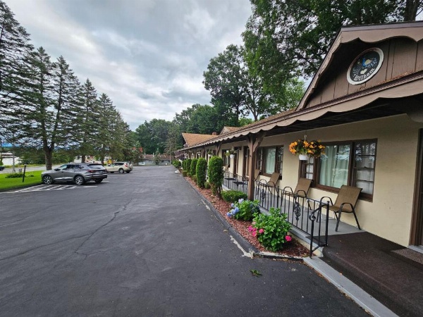 Alpenhaus Motel image 11