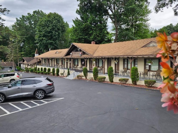 Alpenhaus Motel image 13